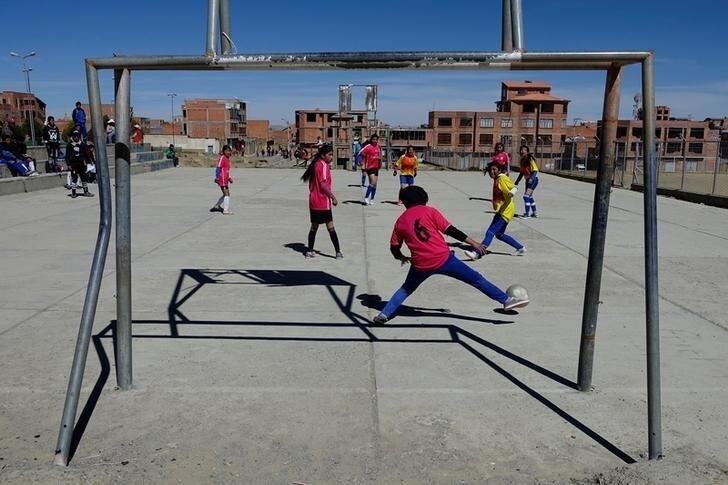 School girls play soccer in Villa Ingenio, El Alto outskirts in La Paz, Bolivia, June 1, 2018. REUTERS/David Mercado