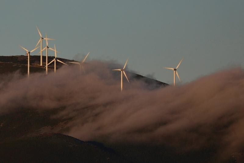Wind turbines used to generate electricity are seen in El Palo summit, near Pola de Allande, Spain August 11, 2017. Picture taken August 11, 2017. REUTERS/Paul Hanna - RC1178160610