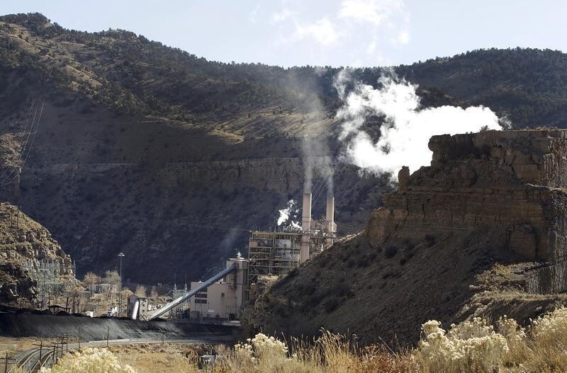The coal-fired Castle Gate Power Plant is pictured outside Helper, Utah November 27, 2012. The plant was closed in the Spring of 2015 in anticipation of new EPA regulations. President Barack Obama will unveil on August 3, 2015 the final version of his plan to tackle greenhouse gases from coal-fired power plants, kicking off what is expected to be a tumultuous legal battle between federal environmental regulators and coal industry supporters. REUTERS/George Frey - GF20000012388