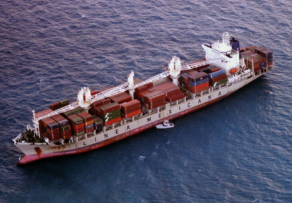 The container ship Houston sits grounded on a reef in an underwater marine sanctuary February 3 about 12 miles southeast of Key West, after it apparently lost its way heading to Spain. Extent of any damage to the area, part of the 120-mile environmentally protected region, was unknown.ENVIRONMENT SHIP - RP1DRIDEABAC