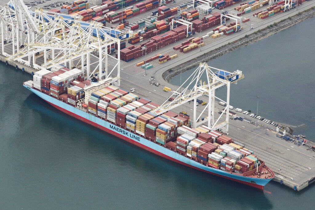 The ship Anna Maersk is docked at Roberts Bank port carrying 69 containers of mostly paper and plastic waste returned by the Philippines in Vancouver, British Columbia, Canada June 29, 2019. REUTERS/Jason Redmond - RC14905AA660