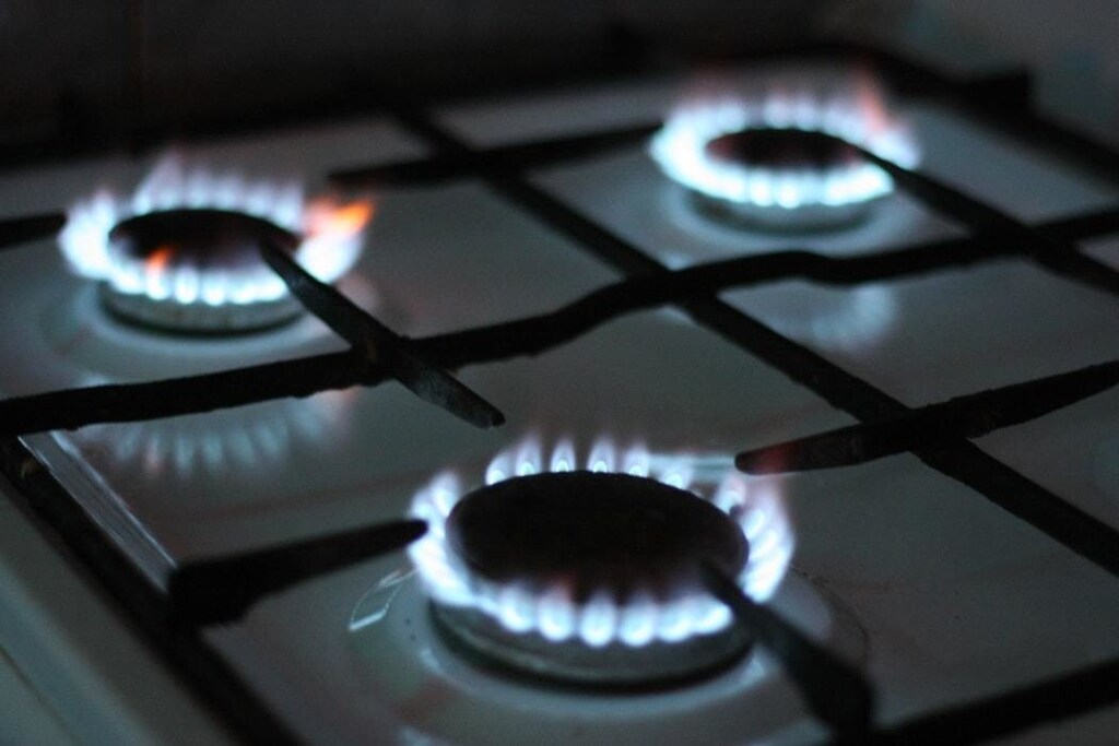 3 gas fired hobs are shown lit.