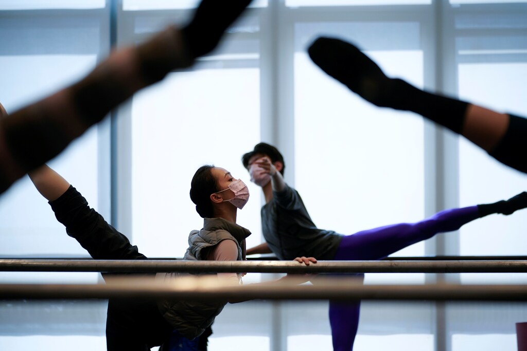 Shanghai Ballet dancers wearing masks practice in a dance studio in Shanghai, China, as the country is hit by an outbreak of the novel coronavirus, February 20, 2020. Picture taken February 20, 2020. REUTERS/Aly Song - RC2U4F9LCIGO