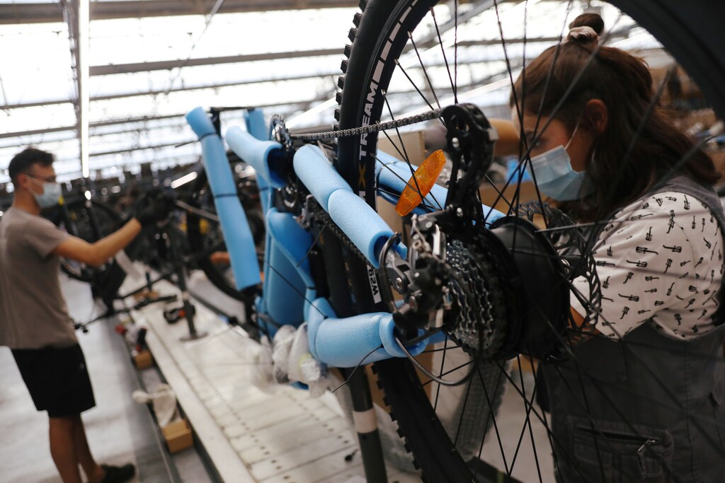 Workers are seen in InCycles bicycles factory in Anadia, Portugal, September 25, 2020. Picture taken September 25, 2020. REUTERS/Pedro Nunes - RC2ACJ97W1JJ