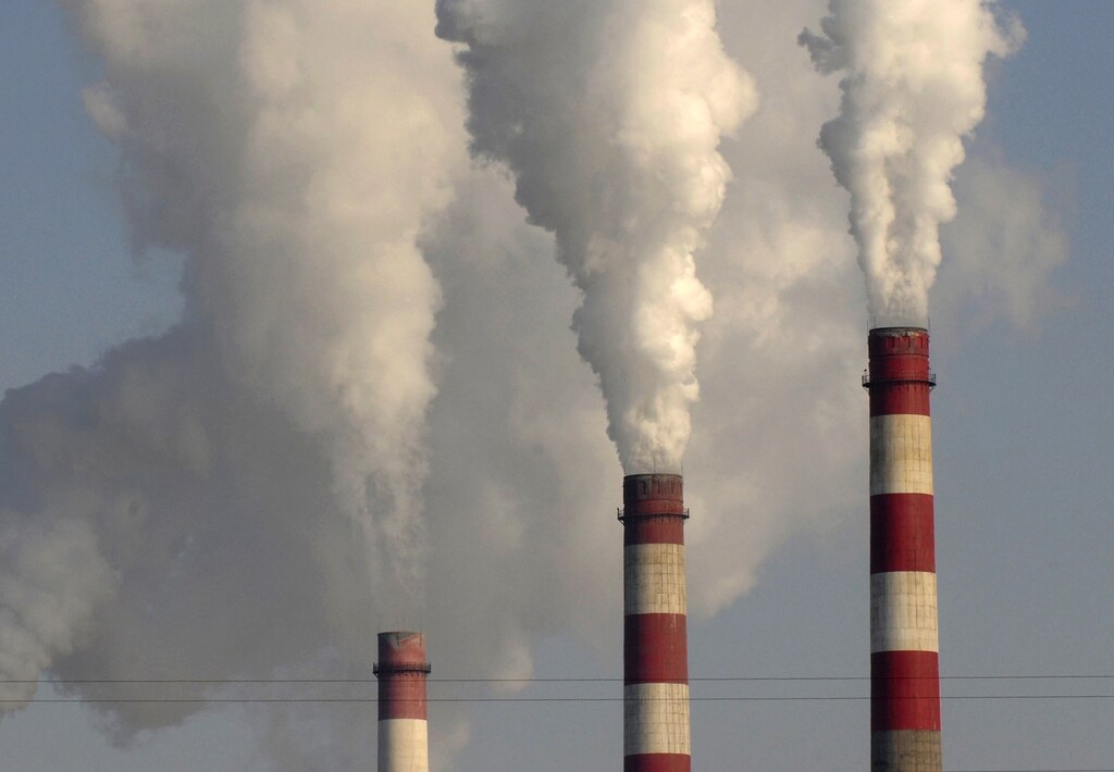 Smoke rises from chimneys of a power plant in Changzhi, Shanxi province November 17, 2009. China will reduce its carbon intensity -- the amount of carbon dioxide emitted for each unit of GDP -- 40 to 45 percent by 2020, compared with 2005 levels, the official Xinhua news agency reported. Picture taken November 17, 2009. REUTERS/Stringer (CHINA ENERGY ENVIRONMENT BUSINESS) CHINA OUT. NO COMMERCIAL OR EDITORIAL SALES IN CHINA - GM1E5C21A1F01