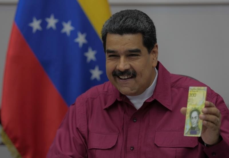 Venezuela's President Nicolas Maduro holds a 100,000 bolivar note as he speaks during a meeting with ministers in Caracas, Venezuela, November 1, 2017. Miraflores Palace/Handout via REUTERS ATTENTION EDITORS - THIS PICTURE WAS PROVIDED BY A THIRD PARTY. - RC1367395B70