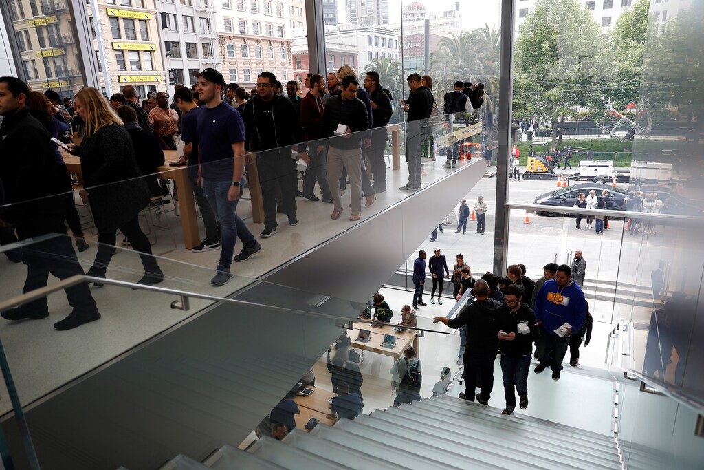 Customers roam inside the next generation Apple Store during its grand opening in San Francisco, California, U.S. May 21, 2016. REUTERS/Stephen Lam - RTSFBM4