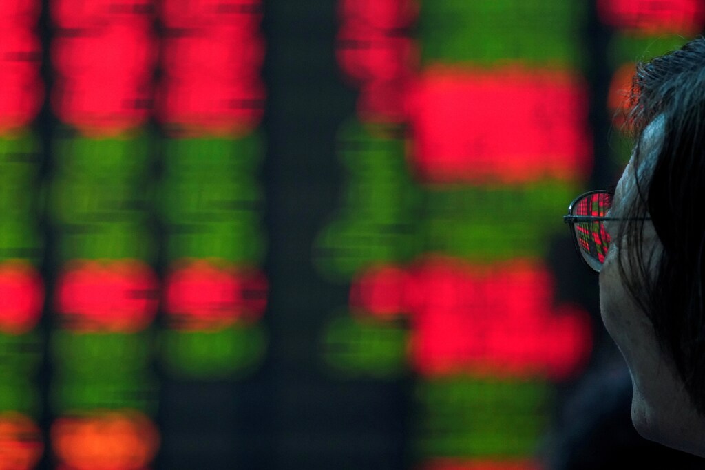 An investor looks at an electronic board showing stock information at a brokerage house in Shanghai, China July 6, 2018. REUTERS/Aly Song - RC1CDAB1A6B0