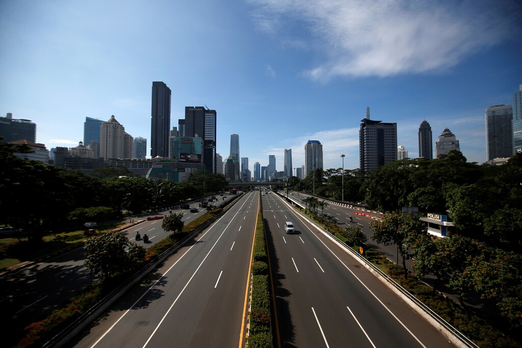A view of almost empty main road amid the spread of coronavirus disease (COVID-19) in Jakarta, Indonesia, March 31, 2020. REUTERS/Willy Kurniawan - RC2YUF9M1T5U