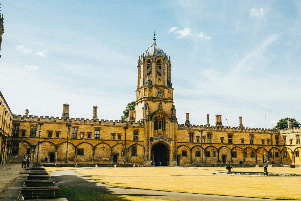La Universidad de Oxford, primera en el Ranking Mundial de Universidades de 2025.