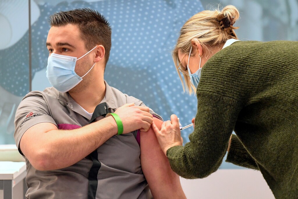 A healthcare worker receives the Pfizer/BioNTech COVID-19 vaccine in the last EU country to start vaccinations against the coronavirus disease (COVID-19), in Veghel, Netherlands, January 6, 2021. REUTERS/Piroschka van de Wouw/Pool - RC282L93BA29