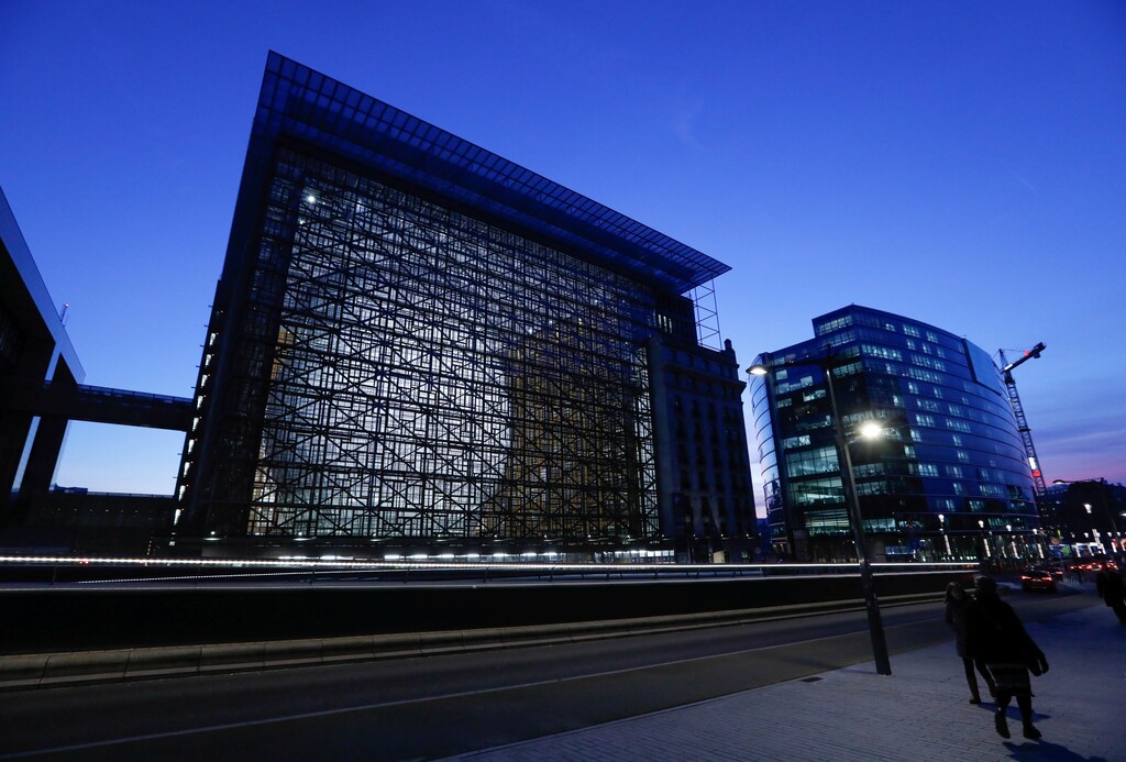 A view shows Europa, the new European Council building in Brussels, Belgium December 9, 2016. Building: Philippe Samyn and Partners architects & engineers, lead and design partner, Studio Valle Progettazioni architects, Buro Happold engineers; colour compositions by Georges Meurant. REUTERS/Yves Herman - RTSVFFD