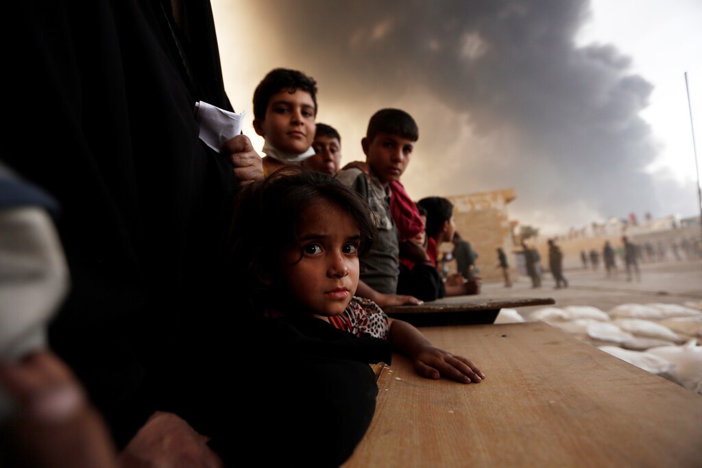 Newly displaced people wait to receive food supplies at a processing center for displaced people In Qayyara, south of Mosul, Iraq October 21, 2016. REUTERS/Zohra Bensemra TPX IMAGES OF THE DAY - RTX2PW36
