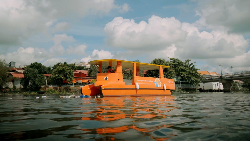 A Hanwha solar boat cleaning up the Mekong River in Viet Nam