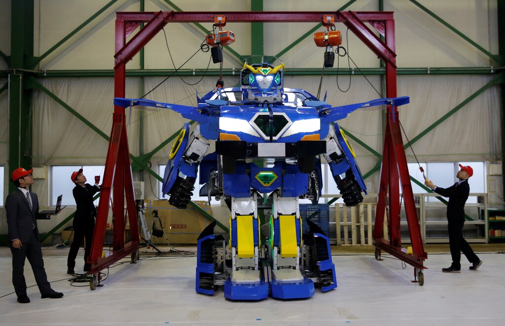 A new transforming robot called "J-deite RIDE" that transforms itself into a passenger vehicle, developed by Brave Robotics Inc, Asratec Corp and Sansei Technologies Inc, is unveiled at a factory near Tokyo, Japan, April 25, 2018. Picture taken April 25, 2018. REUTERS/Toru Hanai - RC141E7FB450