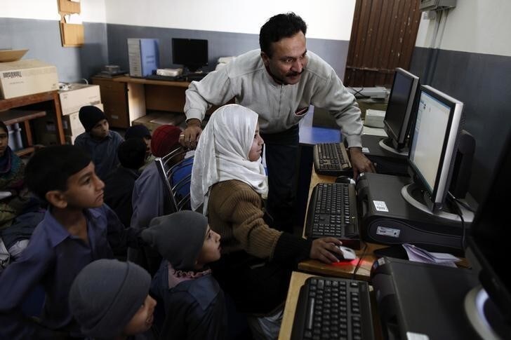 A girl from an underprivileged background learns to use a computer at Mashal School on the outskirts of Islamabad January 24, 2013. Pakistani street children who once had to wash cars or scavenge now study at Mashal School, a non-profit organisation which helps over 400 children, according to the organisation. REUTERS/Zohra Bensemra (PAKISTAN - Tags: SOCIETY EDUCATION POVERTY SCIENCE TECHNOLOGY)