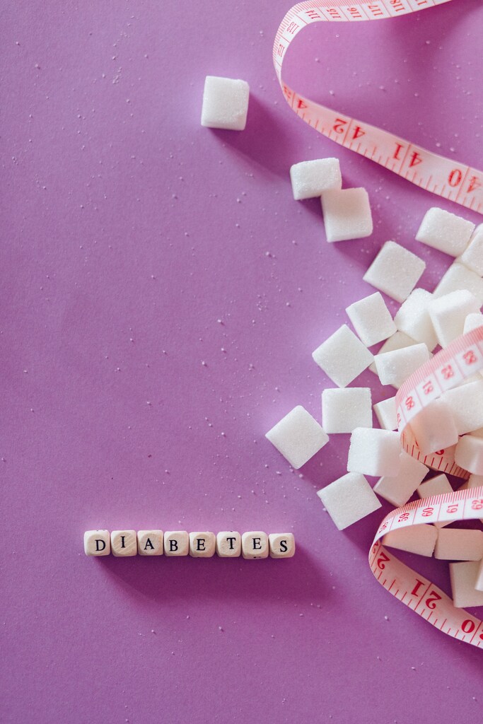 Sugar cubes besides 'Diabetes' dices.