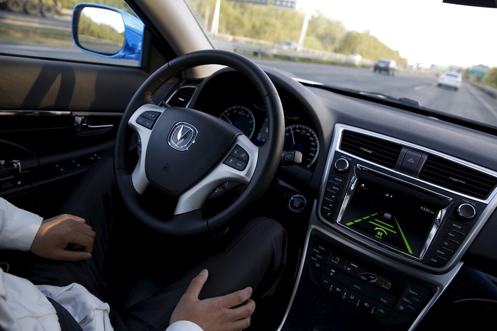 Li Zengwen, a development engineer at Changan Automobile, removes his hands from the steering wheel while the car is on self-driving mode during a test drive on a highway in Beijing, China, April 16, 2016. REUTERS/Kim Kyung-Hoon - GF10000390811