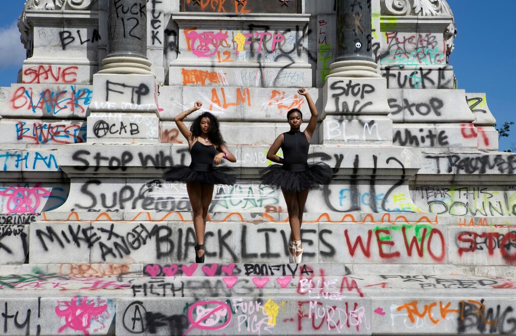 SENSITIVE MATERIAL. THIS IMAGE MAY OFFEND OR DISTURB Ballerinas Kennedy George, 14, and Ava Holloway, 14, pose in front of a monument of Confederate general Robert E. Lee after Virginia Governor Ralph Northam ordered its removal after widespread civil unrest following the death in Minneapolis police custody of George Floyd, in Richmond, Virginia, U.S. June 5, 2020. REUTERS/Julia Rendleman TPX IMAGES OF THE DAY - RC243H9RJZLD