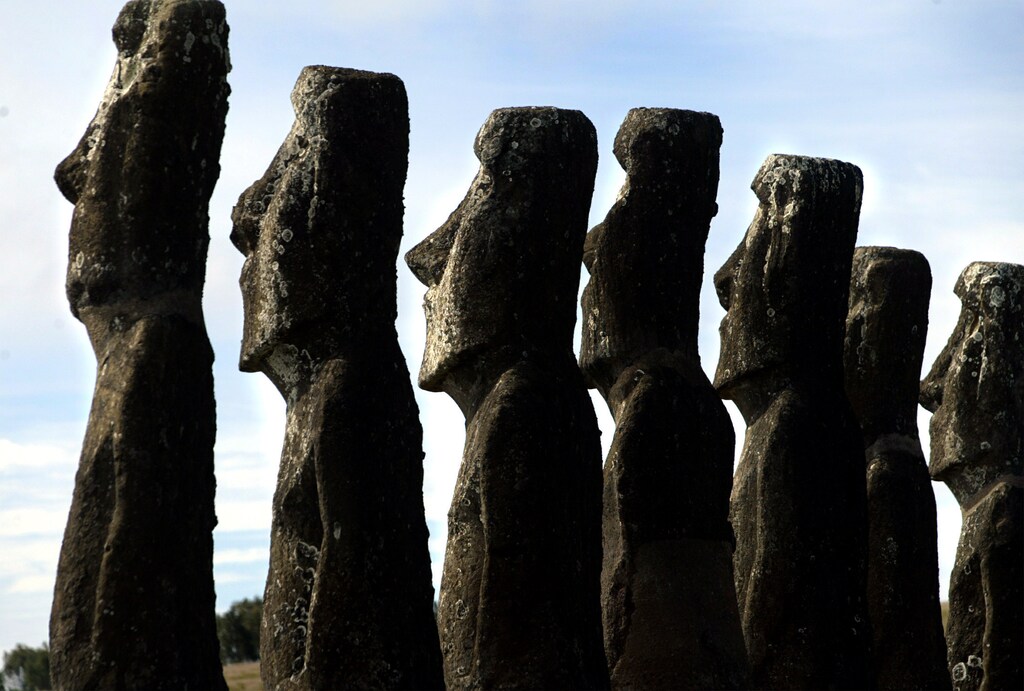 A view of "Moai" statues in Ahu Akivi, on Easter Island, 4,000 km (2486miles) west of Santiago, in this photo taken October 31, 2003. EasterIsland's mysterious "Moai", giant head statues carved out of volcanicrock, are in danger of being destroyed by years of tropical rains andwind as well as careless humans and farms animals. Experts have calledon the international community to commit funds to preserve themonoliths, whose mystery draws tourists to the world's most remoteinhabited island. NO RIGHTS CLEARANCES OR PERMISSIONS ARE REQUIRED FOR THIS IMAGE REUTERS/Carlos Barria/FEATURE/SCIENCE-CHILE-MOAI CB - RP4DRIFSJVAD