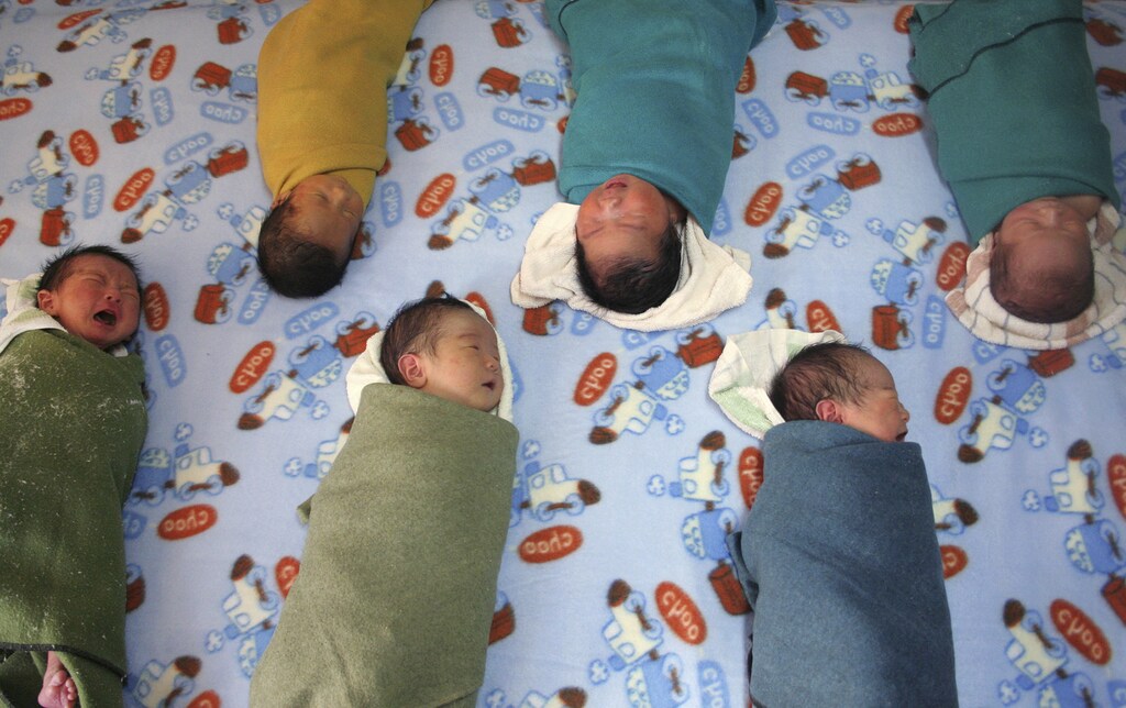 Newborn babies wait to be massaged inside a children's hospital in Xining, in northwestern China's Qinghai province, November 13, 2006. A population expert has called on China's legislature to make it a criminal offence to identify the sex of an embryo for non-medical purposes and also to outlaw abortions that are not medically justified, Xinhua News Agency reported. REUTERS/Simon Zo (CHINA) - GM1DTXWQEXAA