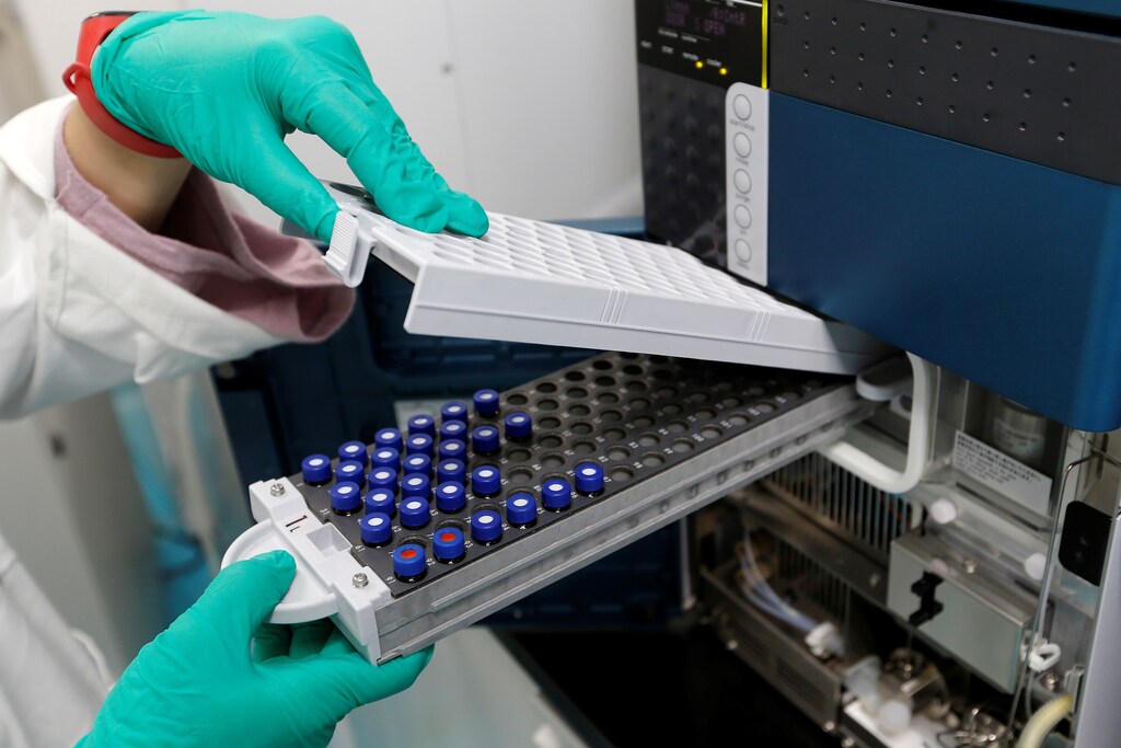 A researcher works at a lab of a Chinese vaccine maker CanSino Biologics in Tianjin, China November 20, 2018. Picture taken November 20, 2018. REUTERS/Stringer ATTENTION EDITORS - THIS IMAGE WAS PROVIDED BY A THIRD PARTY. CHINA OUT. - RC1E7F4D8A10