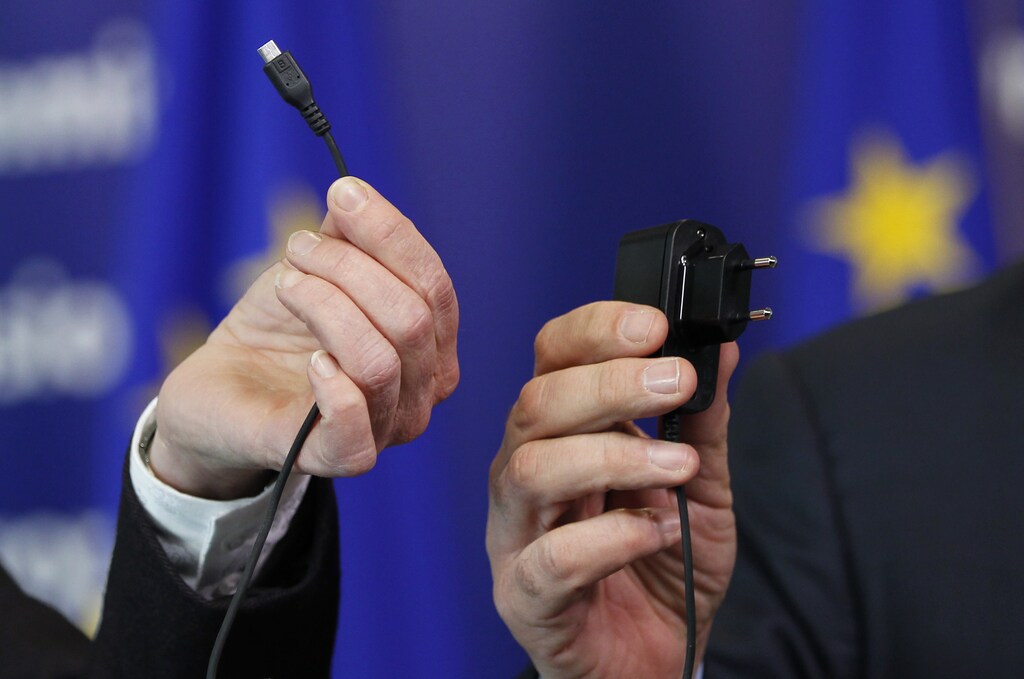 European Commissioner for Industry and Entrepreneurship Antonio Tajani and Bridget Cosgrave (L), Director General of DigitalEurope, display an harmonised mobile phone charger during a news conference at the EU Commission headquarters in Brussels February 8, 2011. REUTERS/Francois Lenoir (BELGIUM - Tags: BUSINESS IMAGES OF THE DAY) - GM1E7281SMZ01