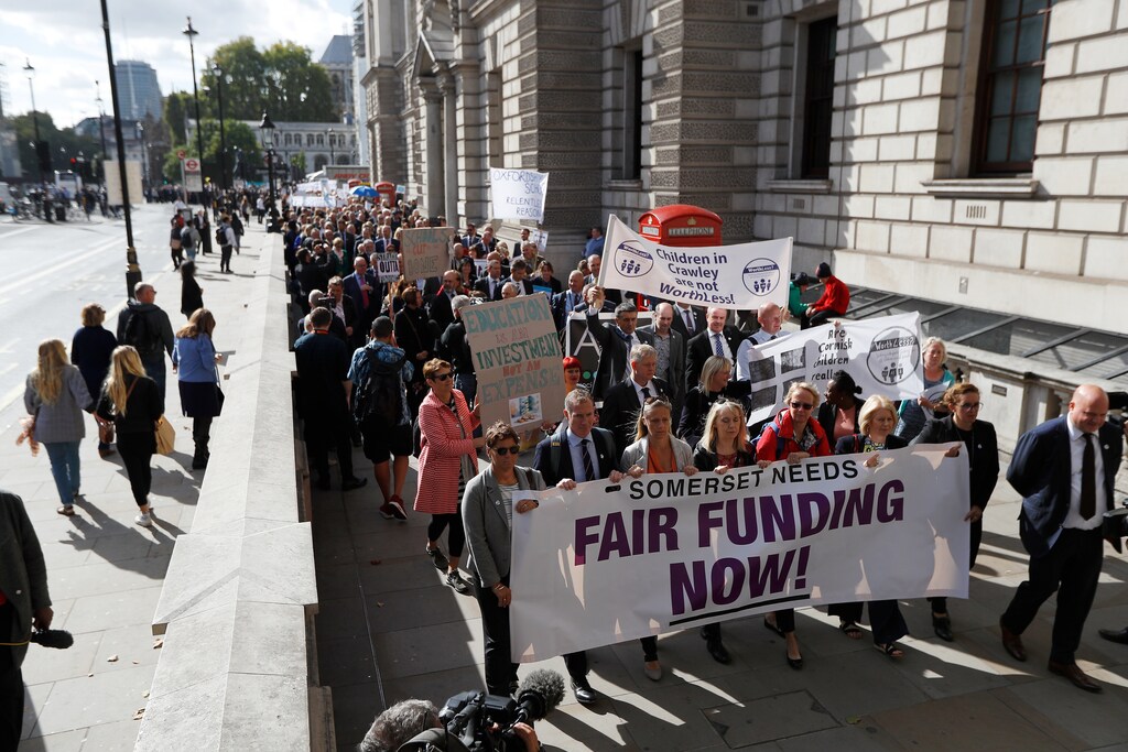 School head teachers demonstrate to demand better funding for education, in London, Britain, September 28, 2018. REUTERS/Peter Nicholls - RC19D95EC140