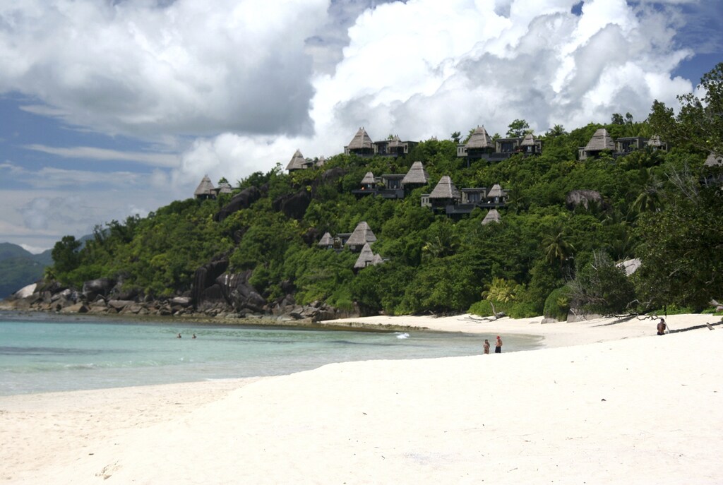 A general view shows tourists on the sandy beaches outside the Seychelles capital Victoria January 17, 2009. The Indian Ocean islands are in the midst of a severe economic crisis, prompted by the global financial downturn on top of years of unsustainable borrowing. This year, the Seychelles economy is predicted to shrink by at least 0.5 percent according to the country's central bank, compared to 3.1 percent growth in 2008. Picture taken January 17, 2009. To match feature SEYCHELLES-CRISIS/ REUTERS/Richard Lough (SEYCHELLES) - GM1E51R1H1601