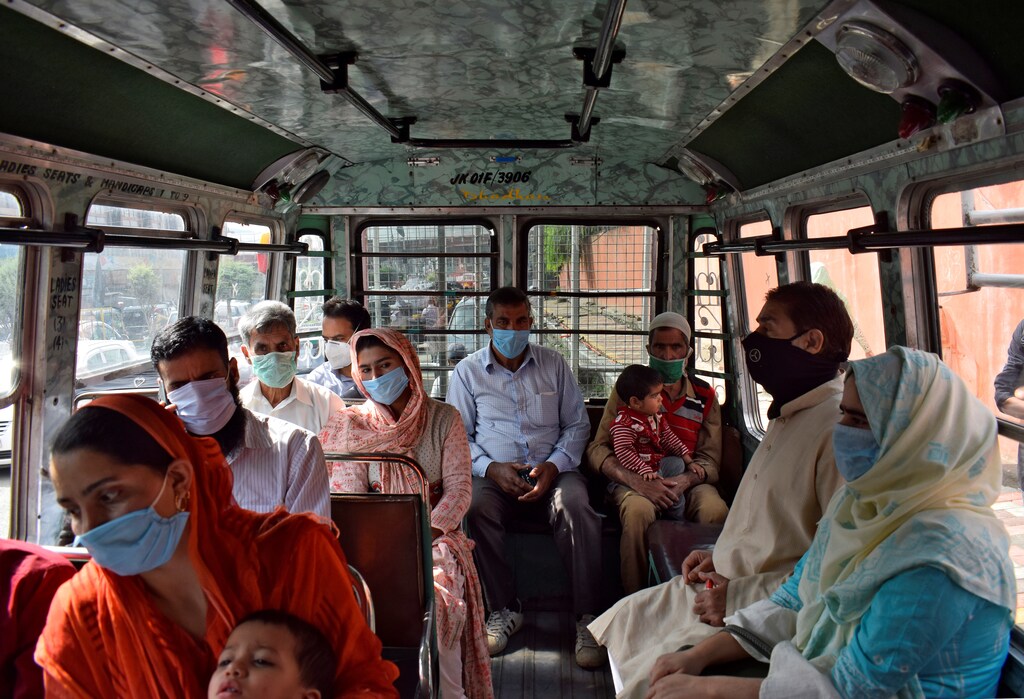 People wearing protective face masks travel in a passenger vehicle amidst the coronavirus disease (COVID-19) outbreak in Srinagar, September 7, 2020. REUTERS/Sanna Irshad Mattoo - RC2LTI9YFPH6