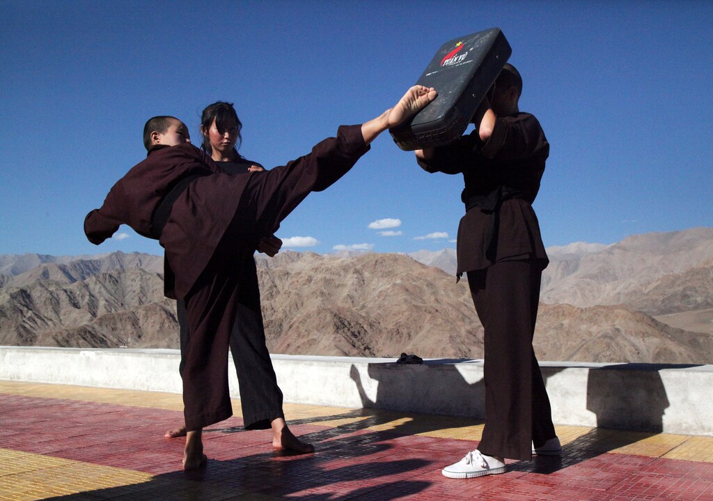 Buddhist nuns help a participant learn Kung Fu, a form of martial art, during a five-day workshop in Hemis region in Ladakh, India, August 17, 2017. REUTERS/Nita Bhalla TPX IMAGES OF THE DAY - RC16F7113780