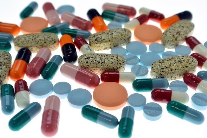 Pharmaceutical tablets and capsules are arranged on a table in a photo illustration shot September 18, 2013. REUTERS/Srdjan Zivulovic/Illustration/File Photo