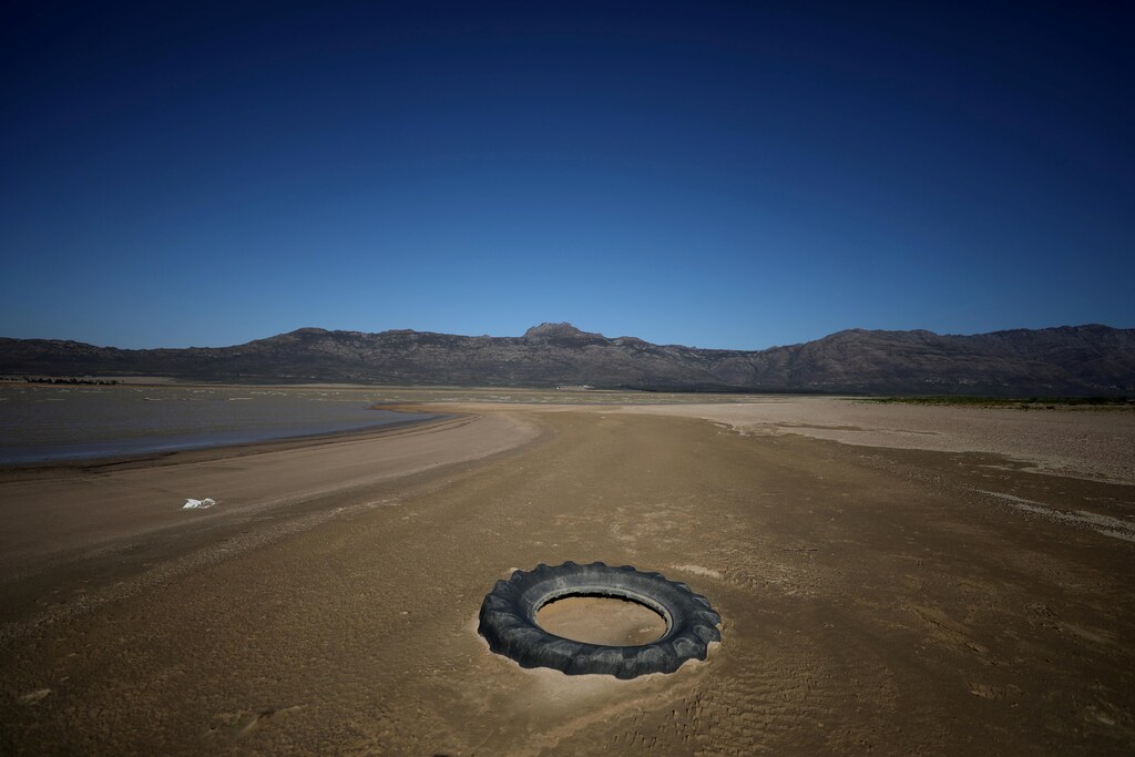 Debris is seen as water levels fall to about 24 percent full at Voelvlei Dam, one of the region's largest water catchment dams, near Cape Town, South Africa December 5, 2017. Picture taken December 5, 2017. REUTERS/Mike Hutchings - RC1123F069D0