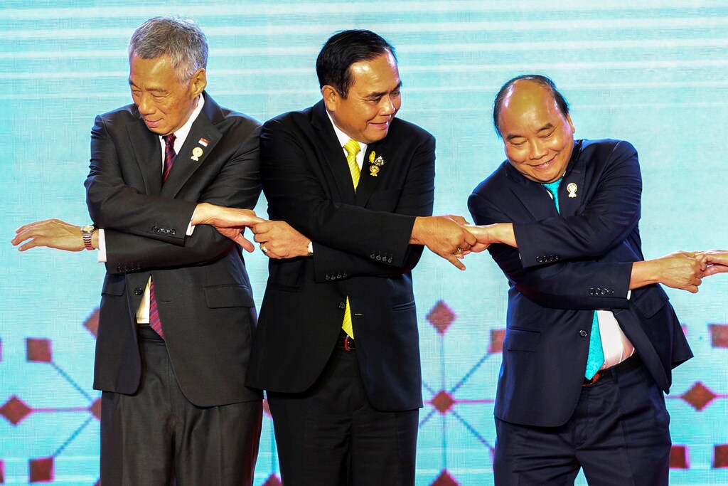 ASEAN leaders shake hands on stage during the opening ceremony of the 34th ASEAN Summit in Bangkok, Thailand, June 23, 2019. Seen here are Thai Prime Minister Prayuth Chan-ocha, chairman of the 34th ASEAN Summit, Singapore's Prime Minister Lee Hsien Loong, and Vietnam's Prime Minister Nguyen Xuan Phuc. REUTERS/Athit Perawongmetha - RC1CD09BA650