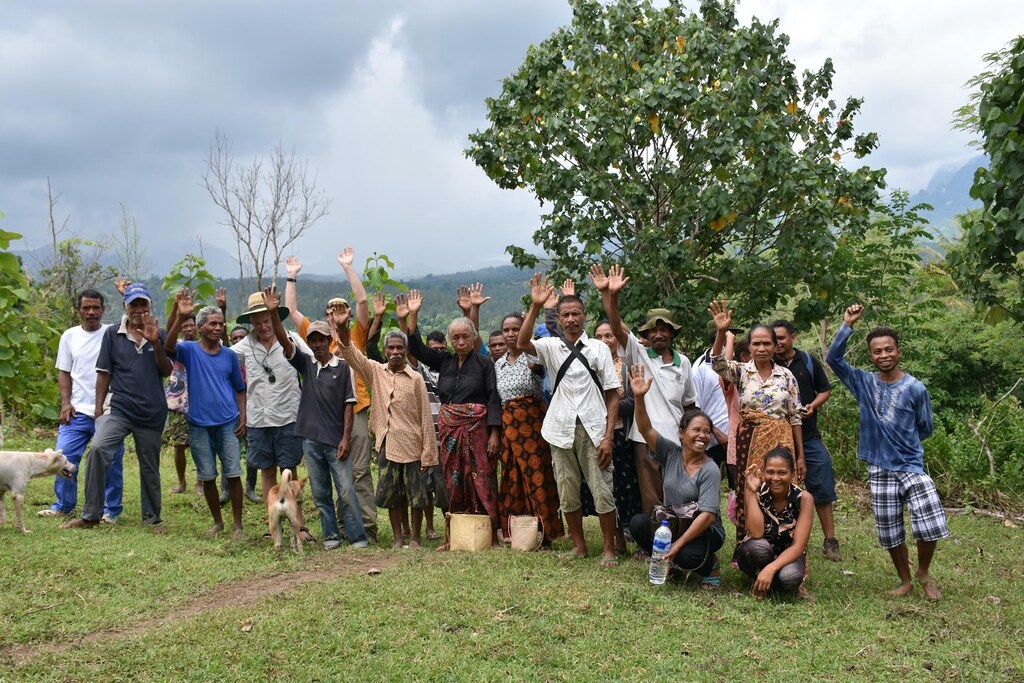WithOneSeed farmers in Timor-Leste pose as a group
