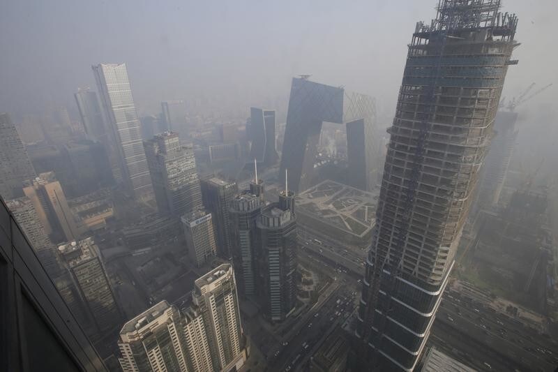 Buildings are pictured amid the smog in Beijing's central business district, China, December 21, 2015. Picture taken on December 21, 2015. To match CHINA-ECONOMY/GDP REUTERS/Jason Lee - RTX22ZCE