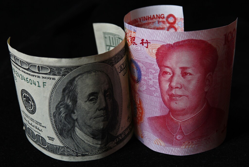 A 100 yuan banknote (R) is placed next to a $100 banknote in this picture illustration taken in Beijing November 7, 2010. China must keep a firm grip on the yuan exchange rate in order to keep speculative capital at bay, a senior official at the country's foreign exchange regulator was quoted as saying by local media. Picture taken November 7, 2010. REUTERS/Petar Kujundzic (CHINA - Tags: BUSINESS) FOR BEST QUALITY IMAGE SEE GF2E7981Q5601 - GM1E6BF19MU01