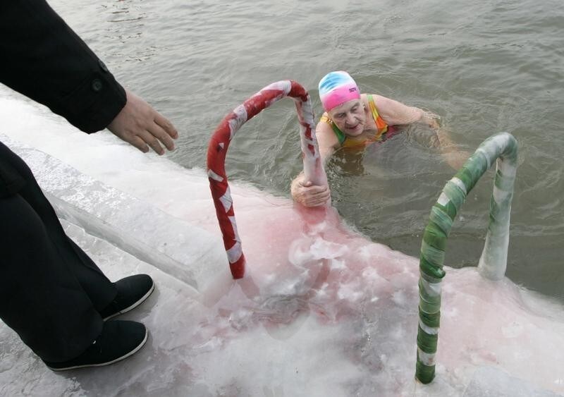 An 88-year-old Russian woman swims in the Songhua River during the Harbin international ice and snow festival in Harbin, northeastern China's Heilongjiang province, January 5, 2007.