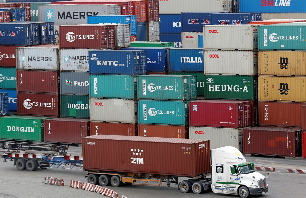 Containers are loaded at a port in Ho Chi Minh City, Vietnam July 27, 2018. REUTERS/Kham - RC1F511F38C0