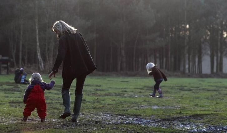 A mother and her children walk in Alice Holt Forest, which would have been included in the government plans for consultation on different ownership, southern England February 17, 2011. The government on Thursday scrapped its controversial plans to sell the bulk of England's publicly owned forests after intense public opposition. REUTERS/Eddie Keogh (BRITAIN - Tags: POLITICS ENVIRONMENT BUSINESS)