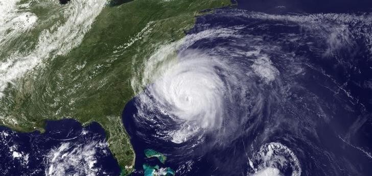 Hurricane Earl (C) is pictured moving in the Atlantic Ocean, off the east coast of the United States, in this National Oceanic and Atmospheric Administration (NOAA) satellite image taken and released on September 2, 2010. Hurricane Earl took aim at North Carolina on Thursday and was on track to lash its barrier islands with dangerous winds and pounding surf before cutting a path up the U.S. East Coast. Tropical Storm Fiona is pictured at lower right. REUTERS/NOAA/Handout (UNITED STATES - Tags: ENVIRONMENT SCI TECH) FOR EDITORIAL USE ONLY. NOT FOR SALE FOR MARKETING OR ADVERTISING CAMPAIGNS. THIS IMAGE HAS BEEN SUPPLIED BY A THIRD PARTY. IT IS DISTRIBUTED, EXACTLY AS RECEIVED BY REUTERS, AS A SERVICE TO CLIENTS