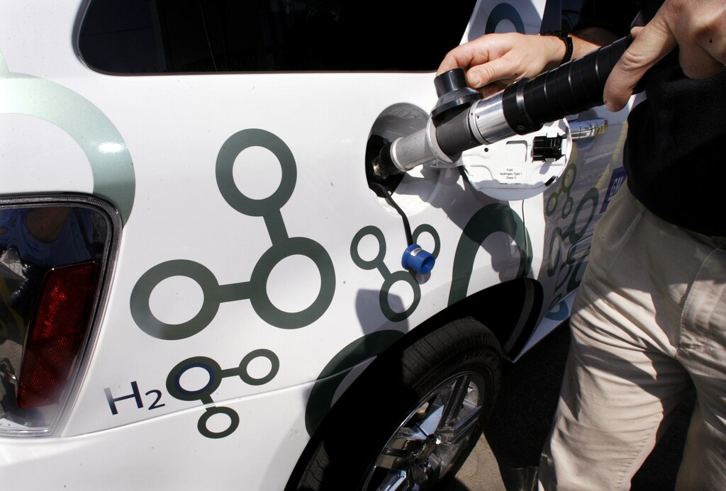 A hydrogen economy means a nation's reliance on hydrogen as the commercial low carbon energy source