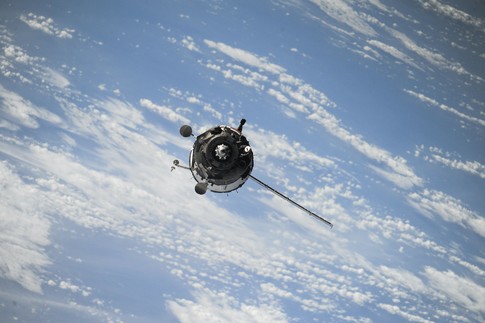 How can we address space debris? Industry leaders explain - Vimarsana News