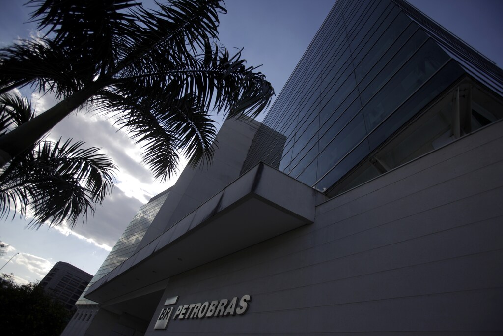 The Petrobras University building is seen in Rio de Janeiro October 9, 2012. Brazil?s largest company invests $100 million annually to train professionals in areas that Petrobras feels the public education system does not offer. Picture taken October 9, 2012. REUTERS/Ricardo Moraes (BRAZIL - Tags: EDUCATION ENERGY) - RTR3AXWX