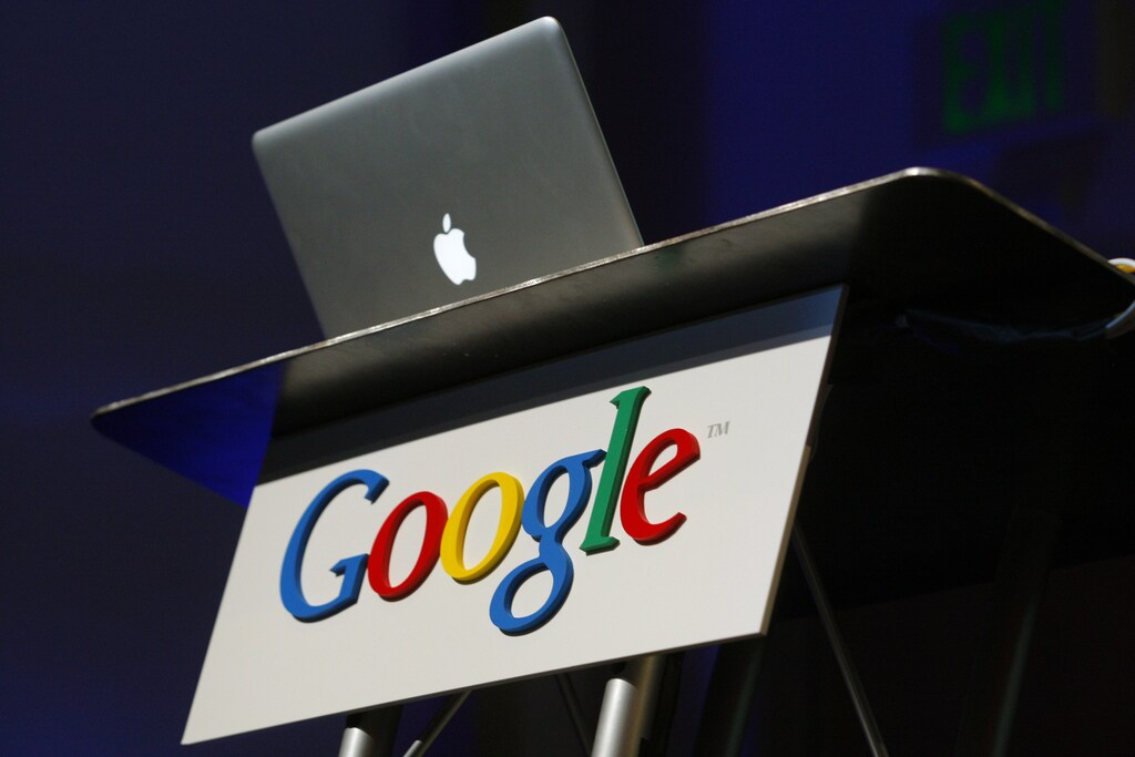 An Apple computer is shown on Google's company campus in Mountain View, California February 9, 2010. Googe Inc unveiled Google "Buzz," injecting its social networking features into its popular Web email product as the world's No. 1 search engine seeks to fend off competition from Facebook and Twitter. REUTERS/Robert Galbraith (UNITED STATES - Tags: SCI TECH BUSINESS) - RTR2A0K6