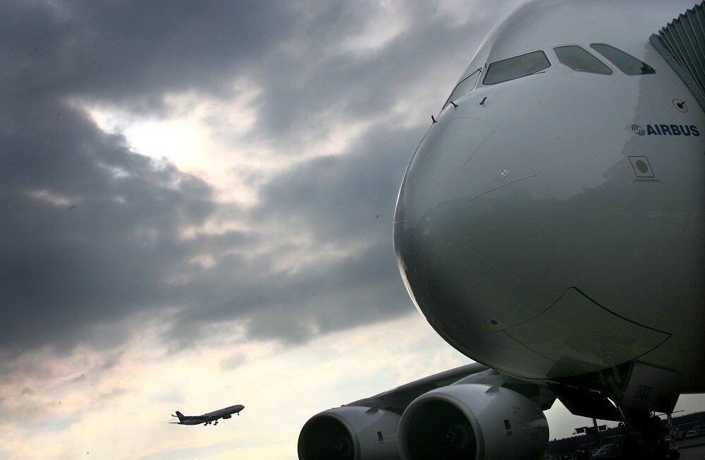 The new Airbus A 380 super jumbo jet airplane stands at Frankfurt airport prior to its first passenger flight early morning, March 19, 2007. REUTERS/Kai Pfaffenbach (GERMANY) also see GF2DVWPRPGAA - RTR1NNC5