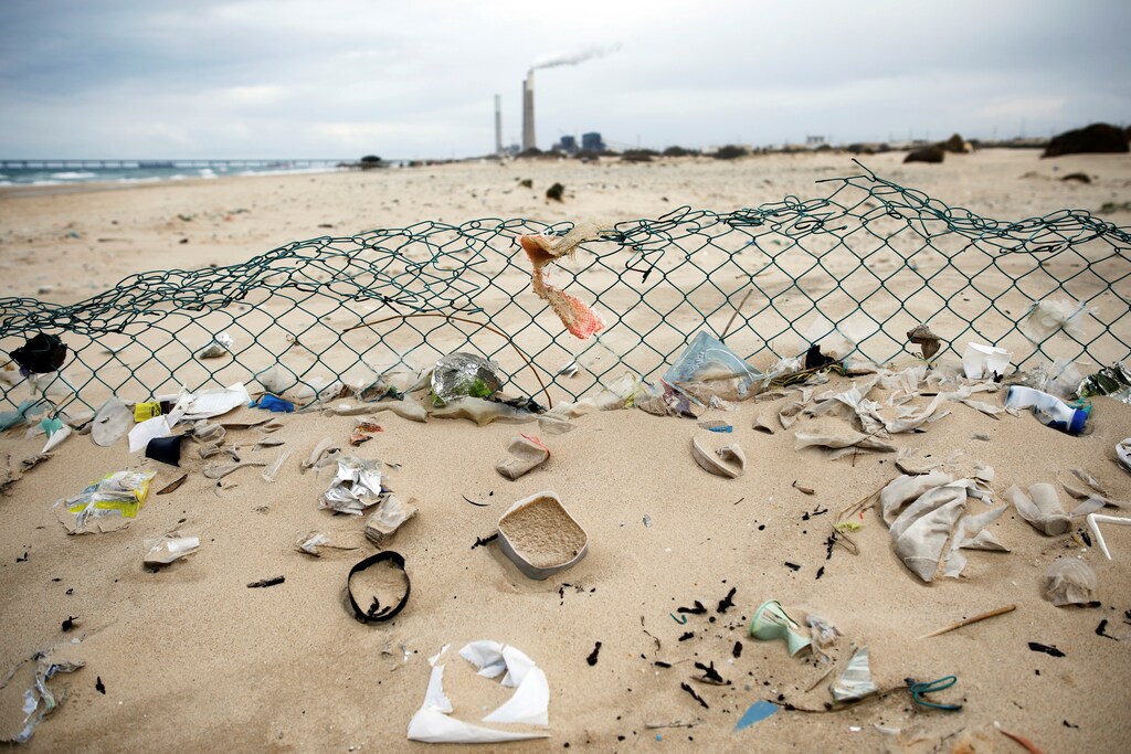 Plastic waste is seen on Zikim beach, on the Mediterranean coast near the southern city of Ashkelon, Israel February 10, 2019. Picture taken February 10, 2019. REUTERS/Amir Cohen - RC181ED27CE0