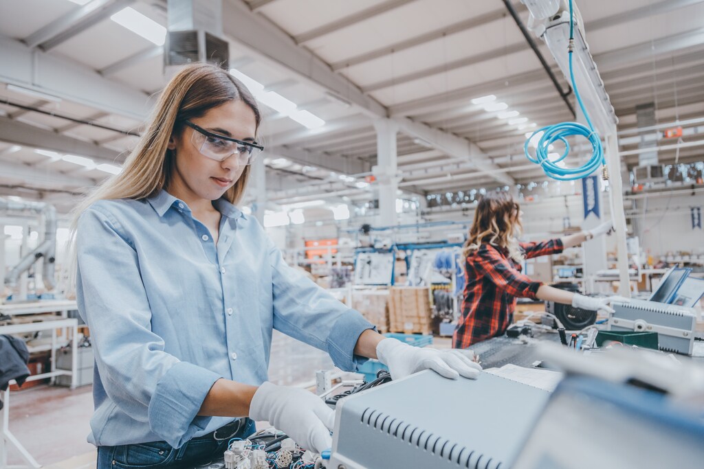 The global jobs market is shifting — and the resulting jobs transitions bring along both risks and opportunities.