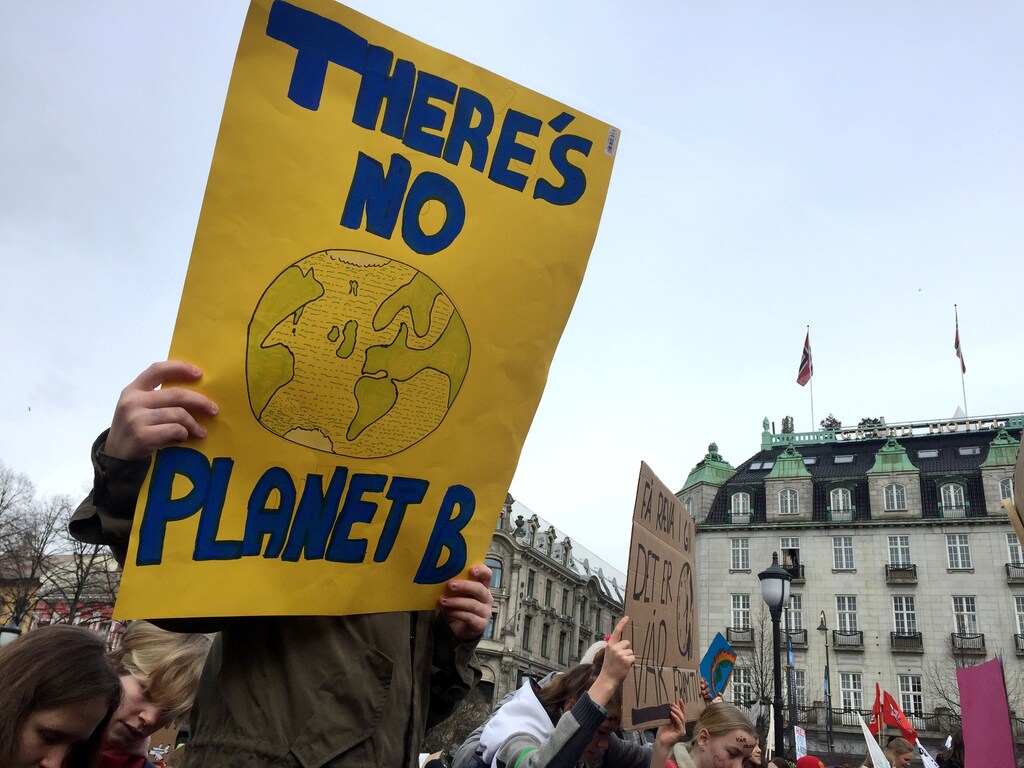 A student holds a placard during a protest against climate change in front of the Parliament building in Oslo, Norway March 22, 2019. REUTERS/Nerijus Adomaitis - RC1D1973C0C0