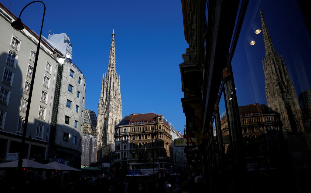 St. Stephen's cathedral (Stephansdom) is pictured in Vienna, Austria, March 13, 2017. REUTERS/Leonhard Foeger - RTX30VHP